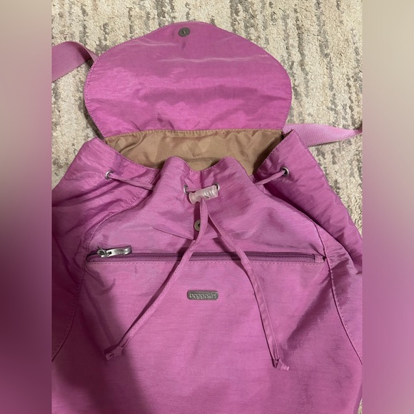 Baggallini Magneta Anti-Theft Backpack - Picture 2 of 7